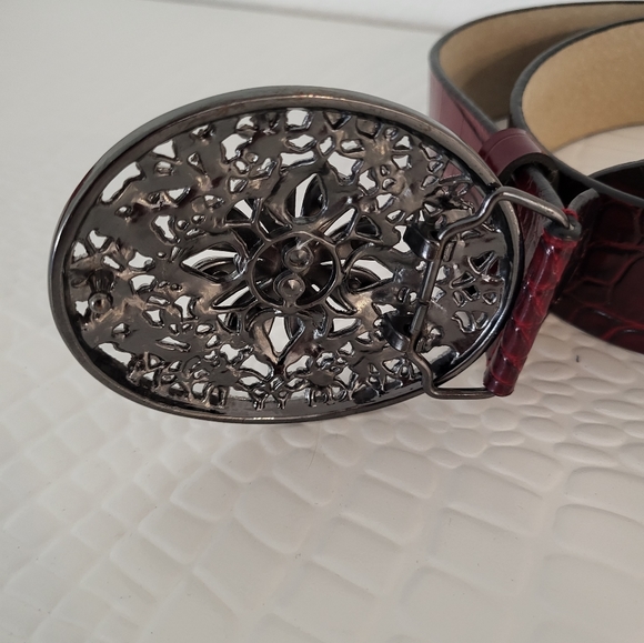 White House/Black Market women's belt - Picture 3 of 8